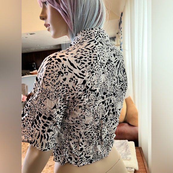 Basil Lola Crop Top leopard Print Tee - Picture 5 of 7